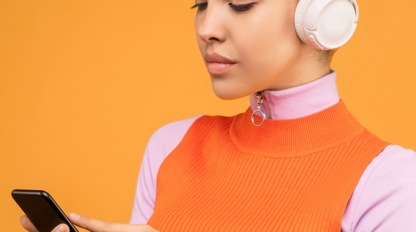 A student inquiring about Arabic language lessons for non-native speakers at Misbah Center.